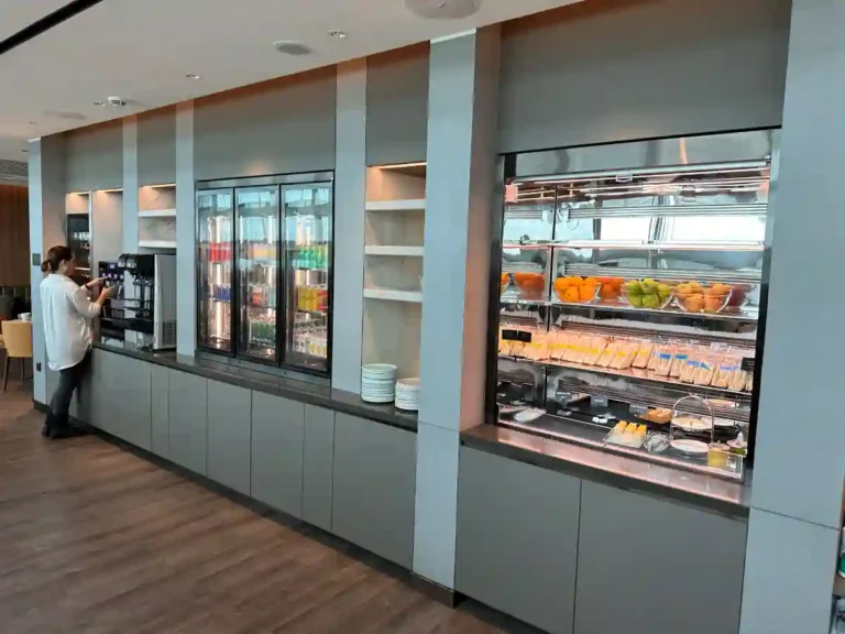 KrisFlyer Gold Lounge Terminal 3 : Bright and Clean 2 KrisFlyer Gold Lounge Terminal 3