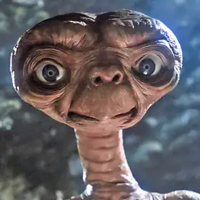 Does the Insta360 Luna Ultra look like ET :)